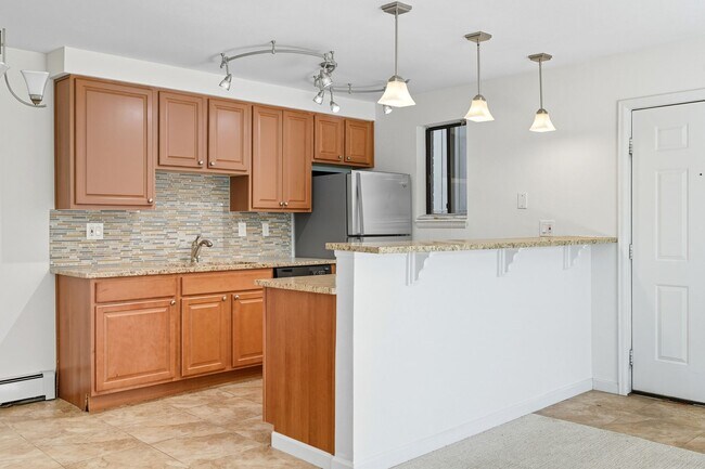 Building Photo - South Boulder 2-bedroom, 2-bath condo with laundry, pool, and heat included