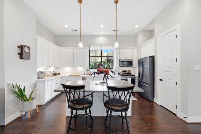 Building Photo - 4306 Center St