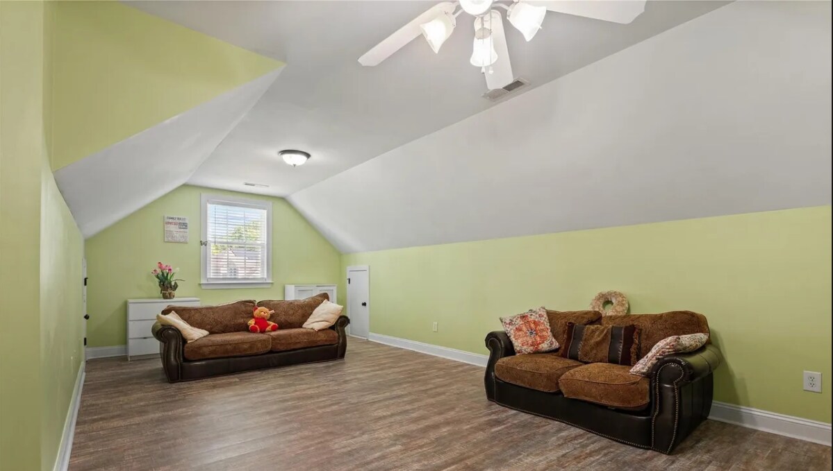 Building Photo - 1518 Squirrel Lake Ct