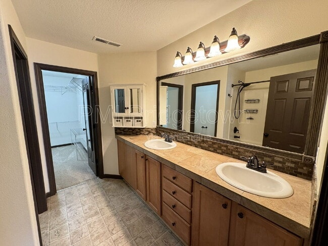 Building Photo - 3614 SE Trellis Pl