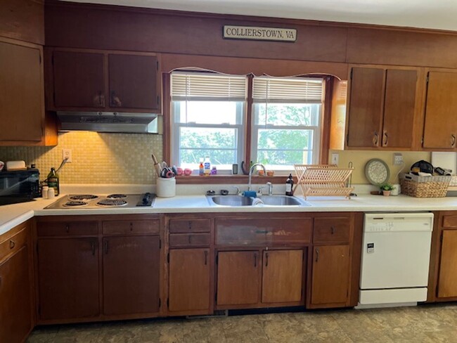 Building Photo - Ranch Style Home Located in Natural Bridge