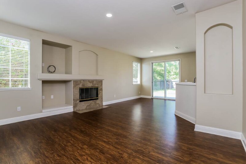 Building Photo - 9396 Lakepoint Dr