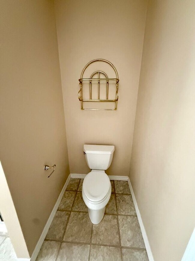 Building Photo - Beautiful 3 Bedroom 2 Bathroom House  **2 Weeks Free Rent**