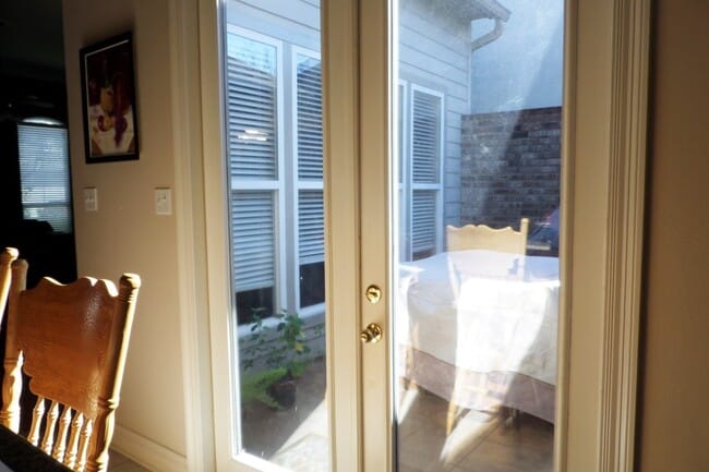Building Photo - Location and upgrades! 3BR/2BA dbl garage, tons of storage, no carpet!