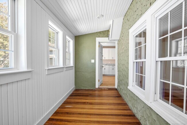 Building Photo - 60 Pemberwick Rd