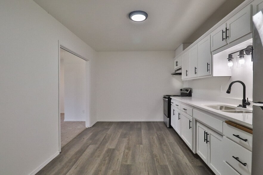 Building Photo - Crow's Nest Apartments