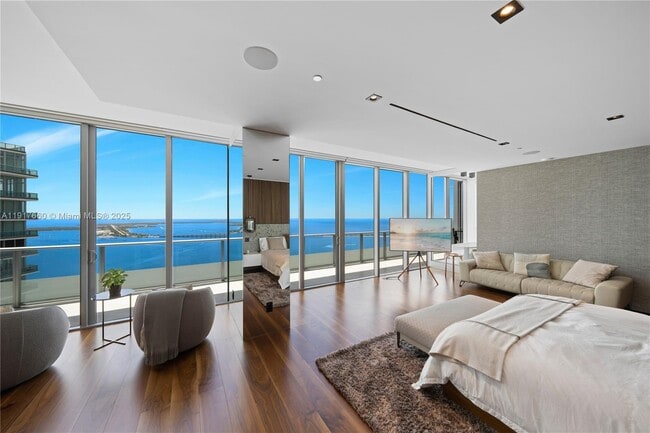 Building Photo - 1300 Brickell Bay Dr