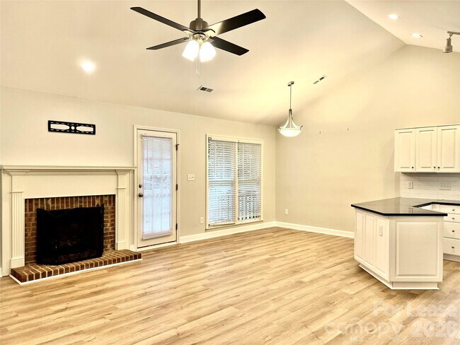 Building Photo - 4409 Stonefield Dr