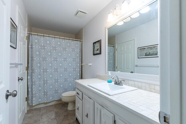 Building Photo - 3303 SE Sandpiper Ct