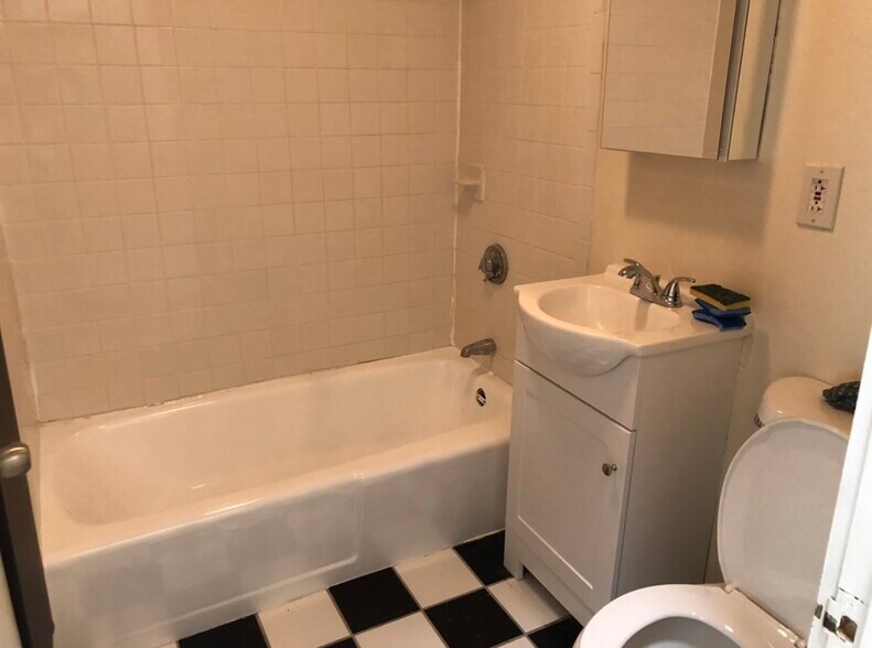 Building Photo - 883 Harrison Ave