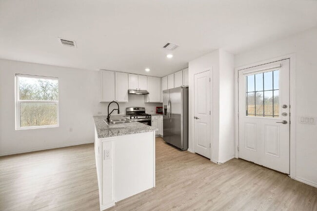 Building Photo - 5703 Dewberry Run