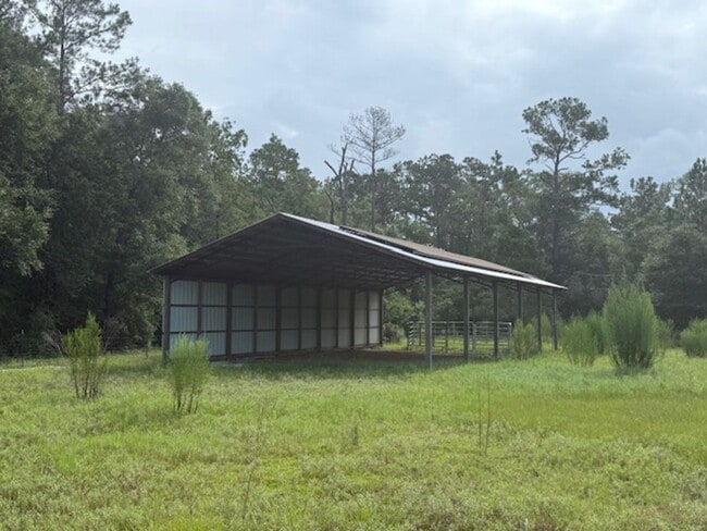 Building Photo - Farm House w/pastures For Lease