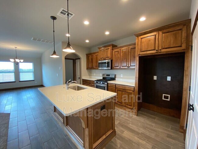 Building Photo - 12817 Double V Dr