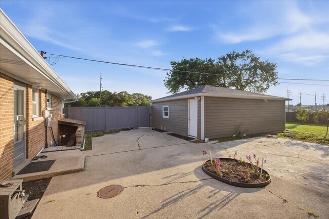 Building Photo - 7959 Nora Ave