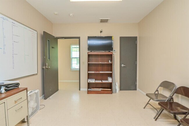Suite A, 11.5x19ft, $600/month - 7931 Ethel St