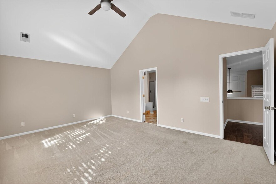 Building Photo - 5229 Bentgrass Run Dr