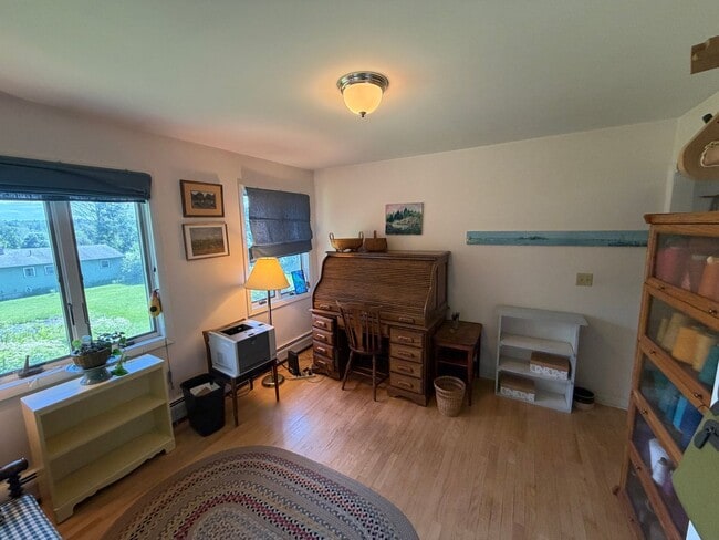 Building Photo - Fully Furnished 3BR Home with Land – Minutes to Burlington