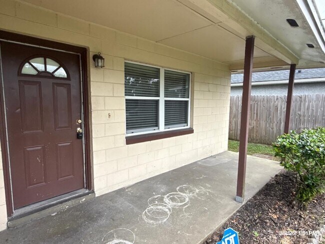 Building Photo - 4058 Minoso St