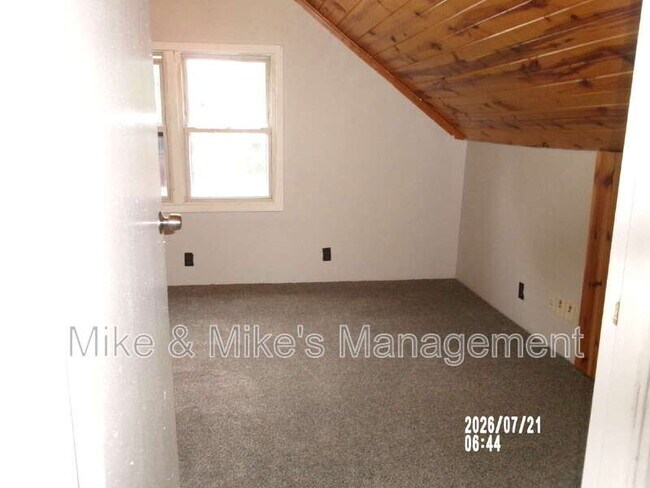 Building Photo - 403 N 61st St