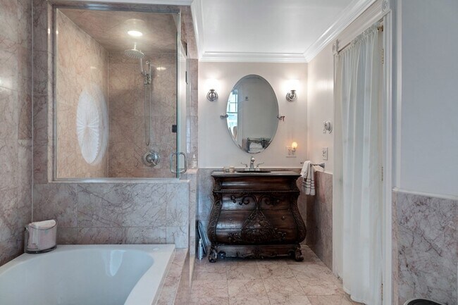 Building Photo - 116 Central St