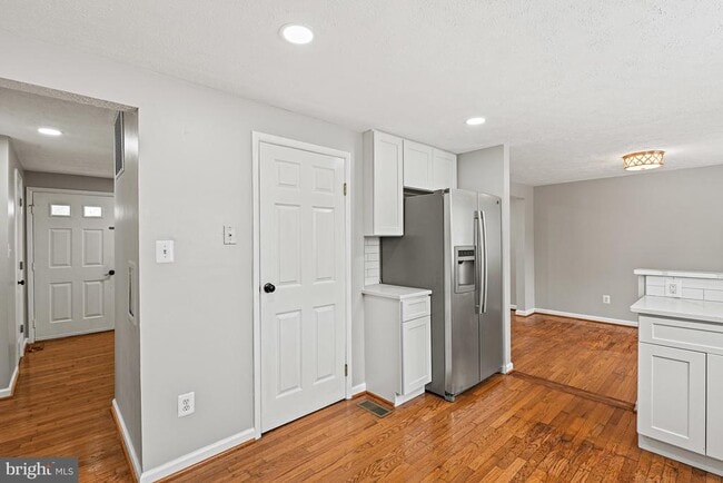 Building Photo - 9409 Mirror Pond Dr