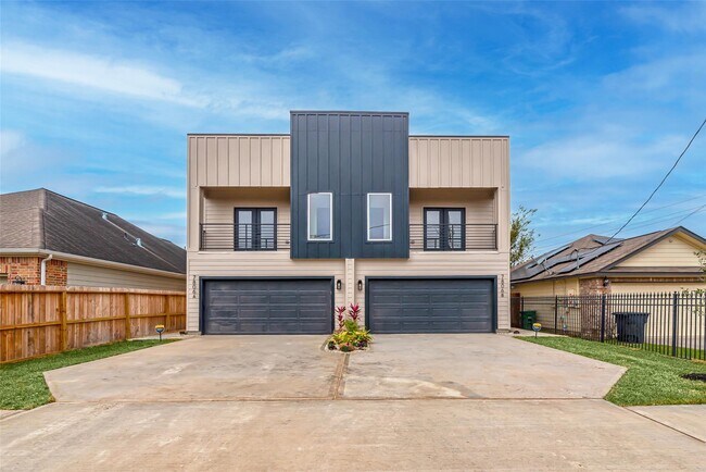 Primary Photo - 7806 Comal St