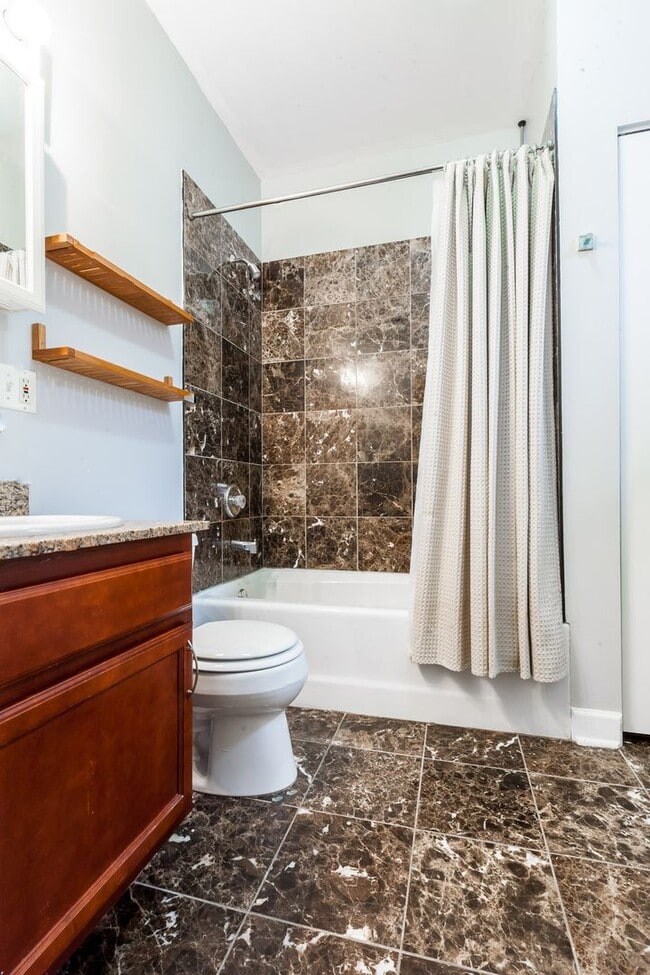 Building Photo - Spacious 2-Bed/2-Bath Condo with Private P...