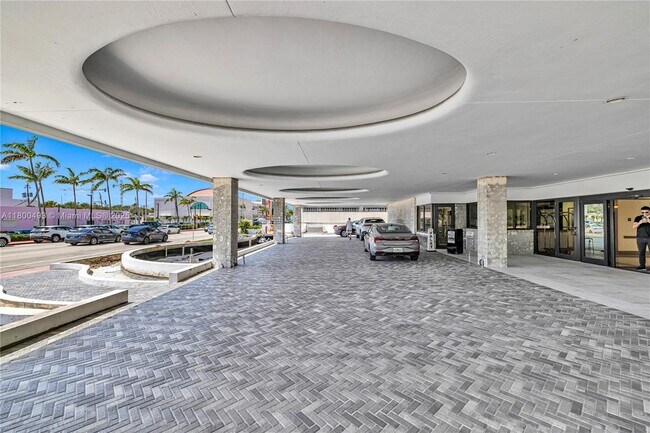 Building Photo - 9455 Collins Ave