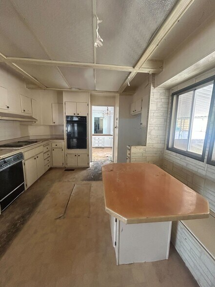 Building Photo - 3601 E Wyoming Ave