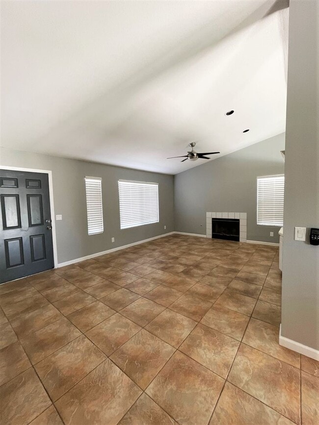 Building Photo - 3+ bedroom, 2 bath pool and spa home