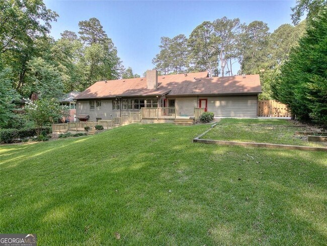 Building Photo - 5575 Lake Forrest Dr NW