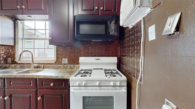 Building Photo - 3806 Cosby St