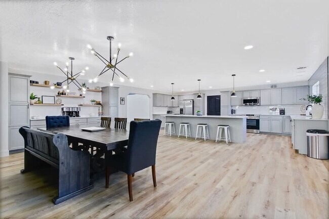Building Photo - 4611 S Merrivale Pl