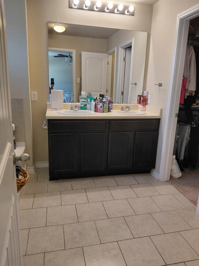 Building Photo - 8745 Ironwood Hill