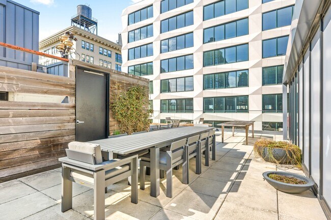 Building Photo - 51 Jay St