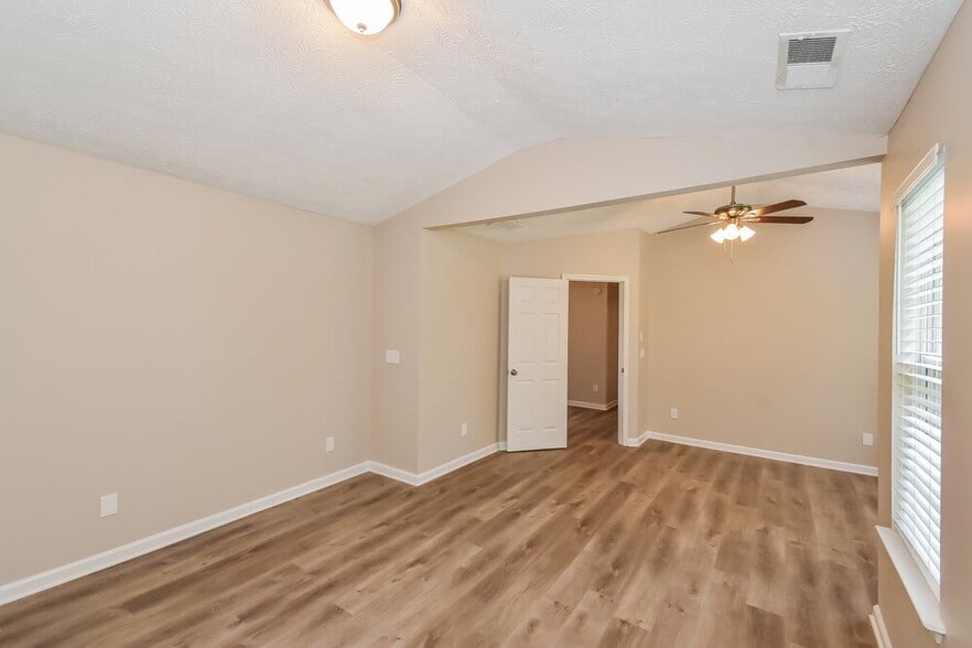 Building Photo - 2914 Water Lily Ct