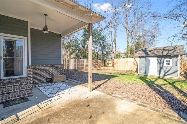 Building Photo - 2046 Courtland Pl