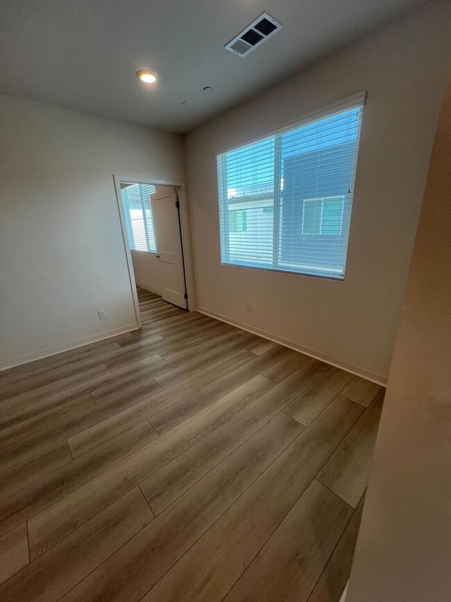 Building Photo - Move-In Special! 2 Weeks Free Rent – Moder...