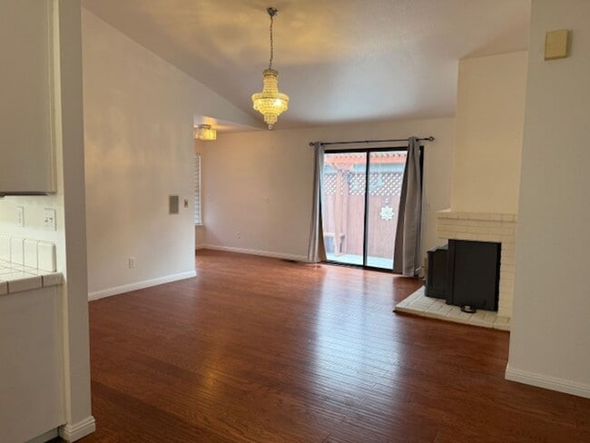 Building Photo - 2 Bedroom 2 Bath House in Cotati ~ Attached 2 Car Garage