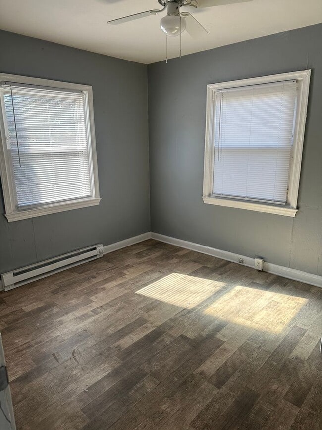 Building Photo - 2 bed 1 bath house in Richmond