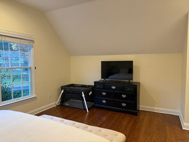 Building Photo - 368 Hoyt St