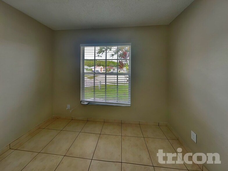 Building Photo - 2305 Saphire Ct