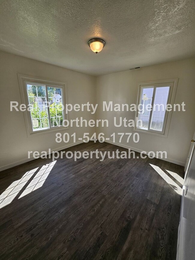 Building Photo - Charming 2-bedroom Home in Layton Now Avai...