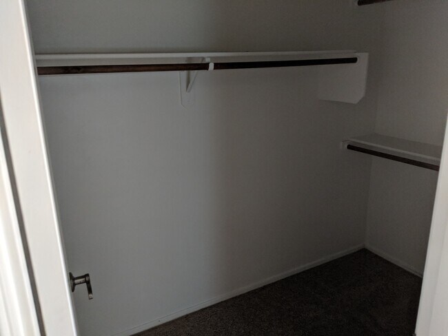 Building Photo - 3 Bedroom 2 Bath Rental.