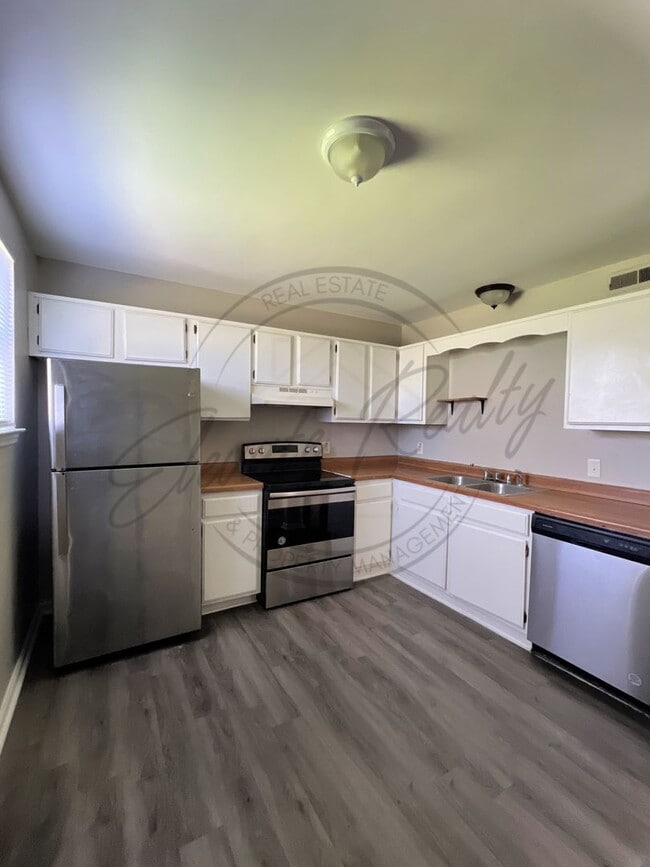 Building Photo - Updated Two-Bedroom Duplex for Rent Near Trinity Hills, Nashville!