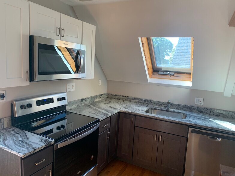 Building Photo - 81 Litchfield St