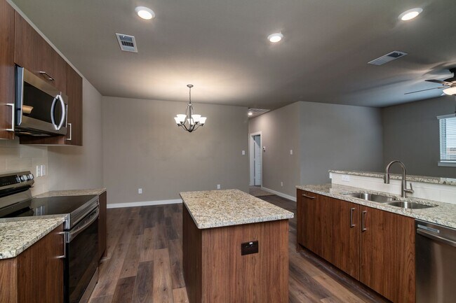 Building Photo - GORGEOUS 3 BEDROOM DUPLEX LOCATED IN MIDLOTHIAN ISD!