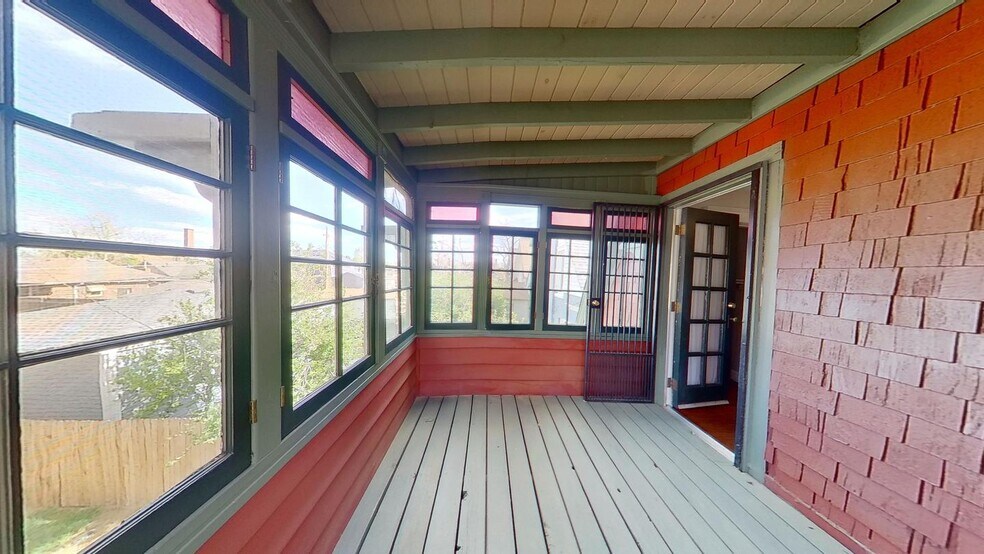 Building Photo - Charming Five Points home only blocks from downtown