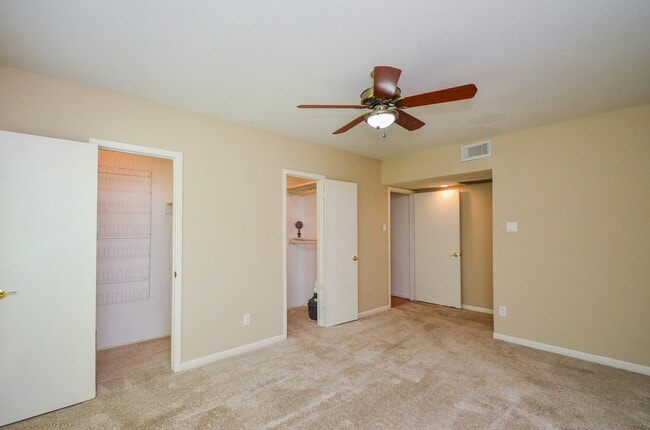 Building Photo - 2238 S Piney Point Rd