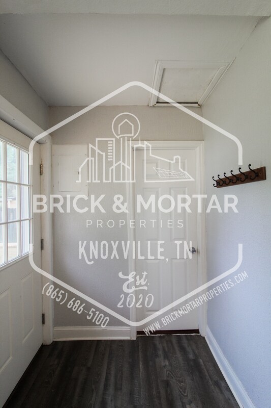 Building Photo - 427 E Caldwell Ave